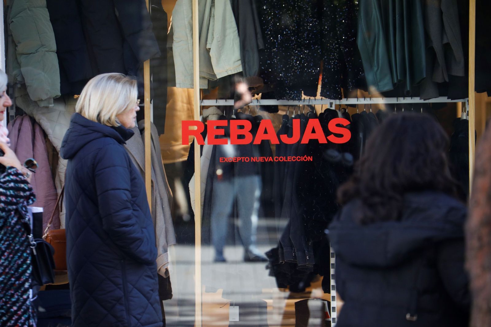 Los cordobeses se lanzan a por las rebajas de invierno, en imágenes