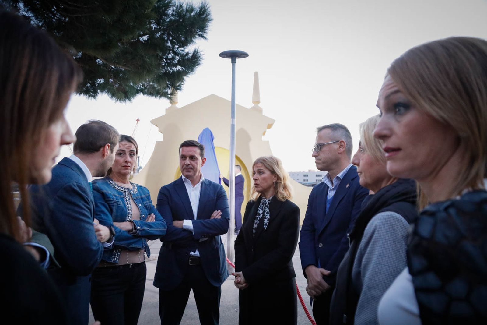 Imágenes del monolito en homenaje a las víctimas de violencia de género