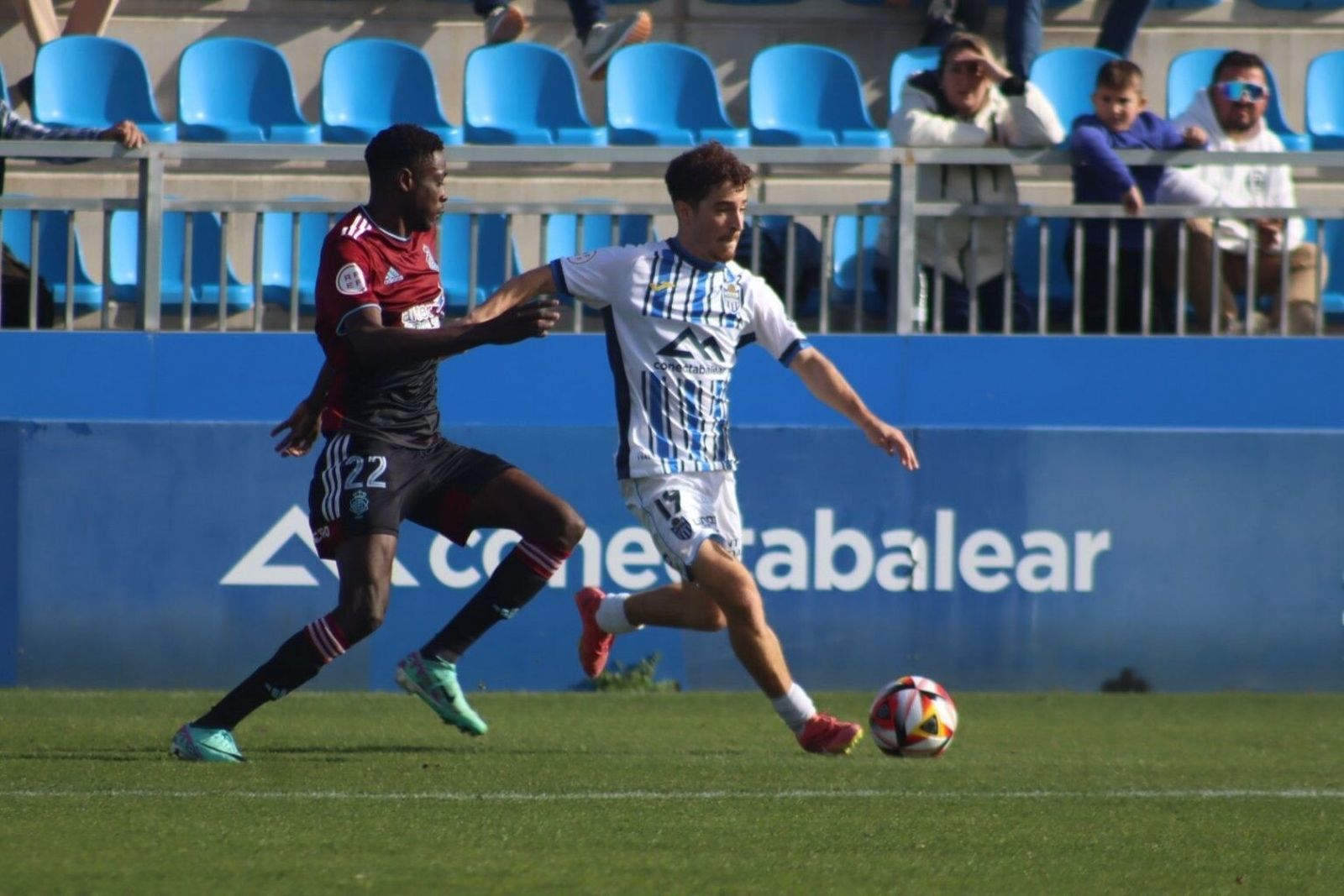Un momento del Atlético Baleares-Recre de la primera vuelta.