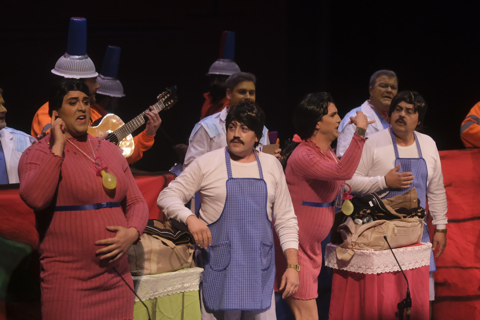 La chirigota ganadora en el Concurso de Córdoba, 'Qué noche la de aquel día'. La chirigota ganadora en el Concurso de Córdoba, 'Qué noche la de aquel día'.