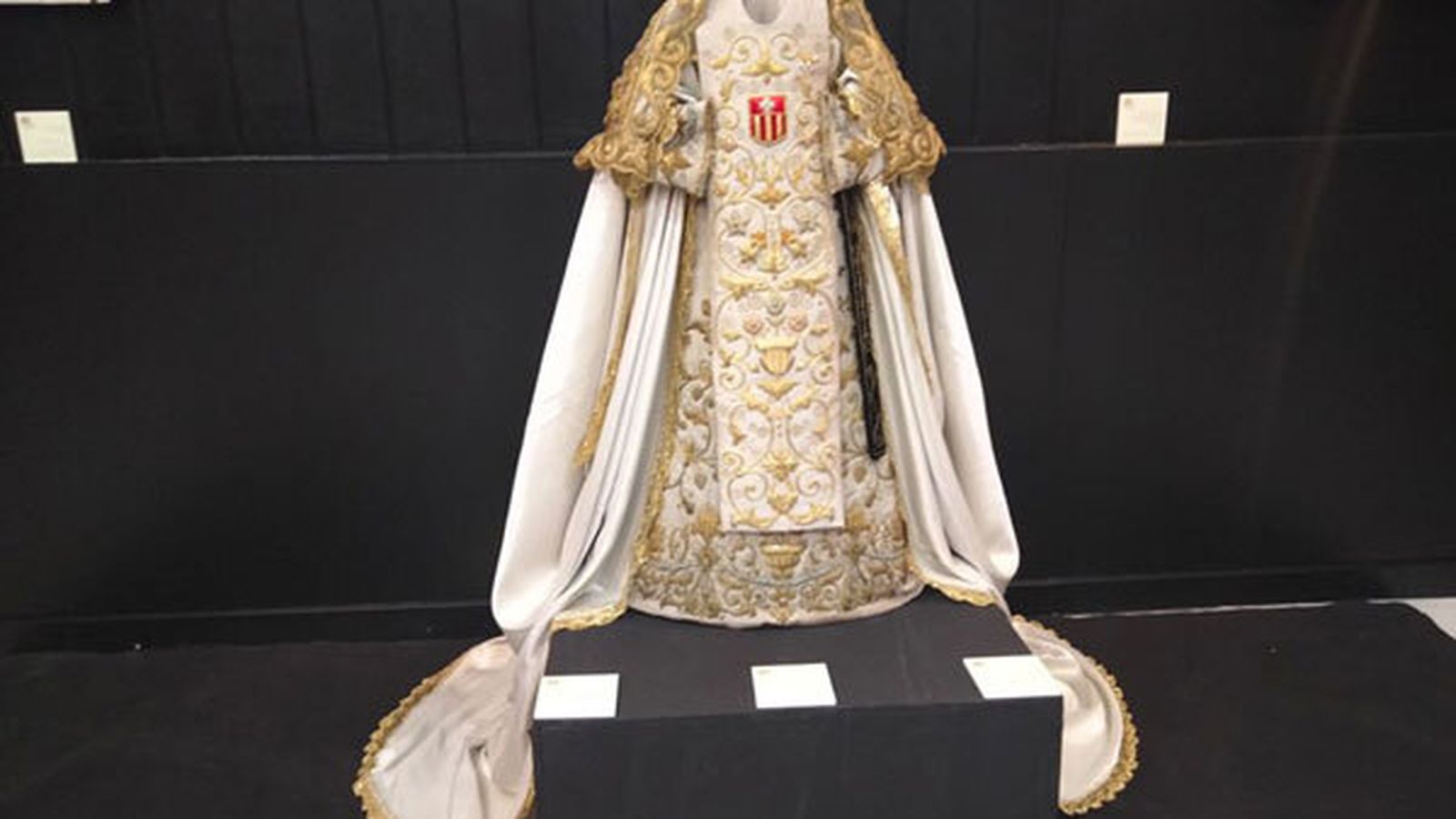 Uno de los ternos de la Virgen de las Mercedes
