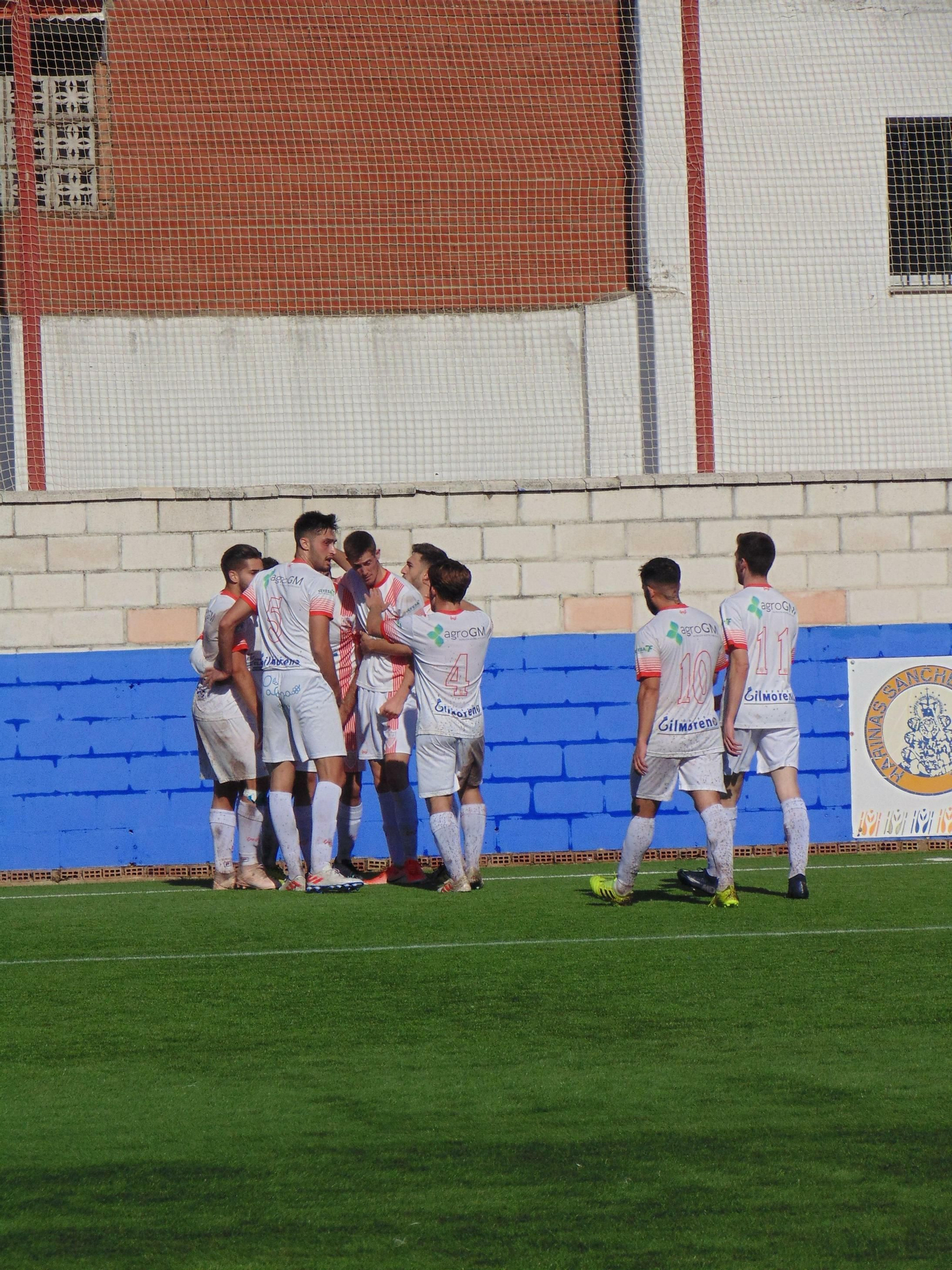 Los jugadores de La Palma celebran el tanto de Manu Calle, que suponía el 2-2. Los jugadores de La Palma celebran el tanto de Manu Calle, que suponía el 2-2.
