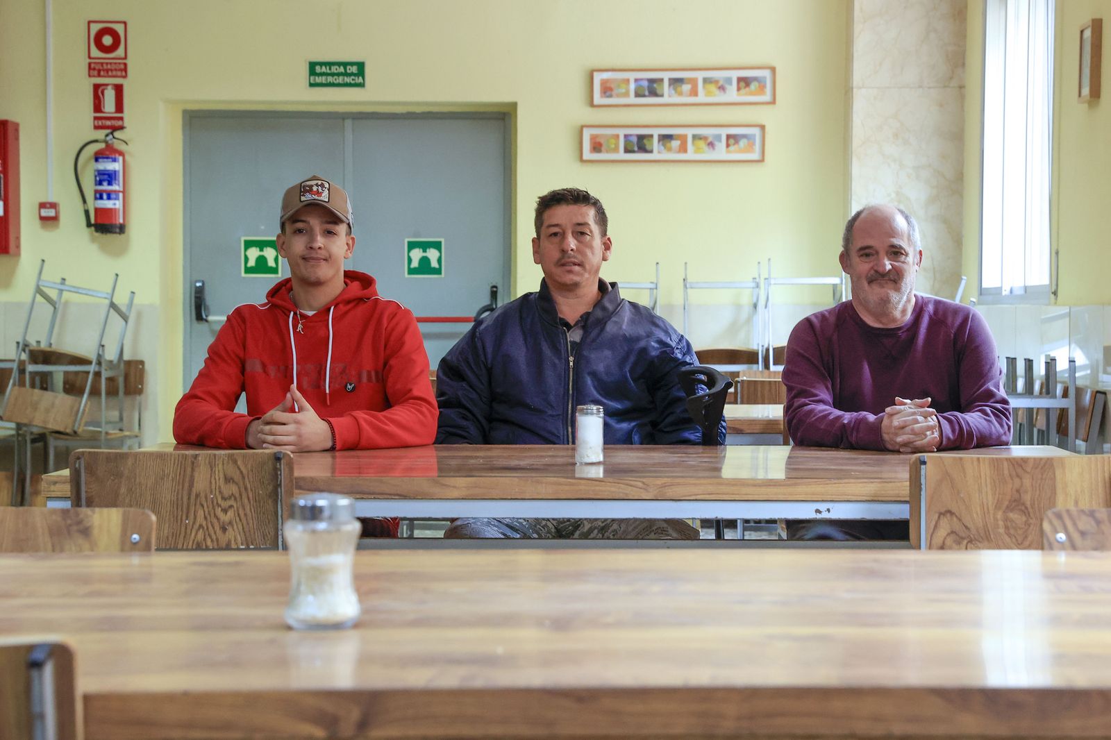 Tres usuarios del albergue San Juan de Dios de Madrid.