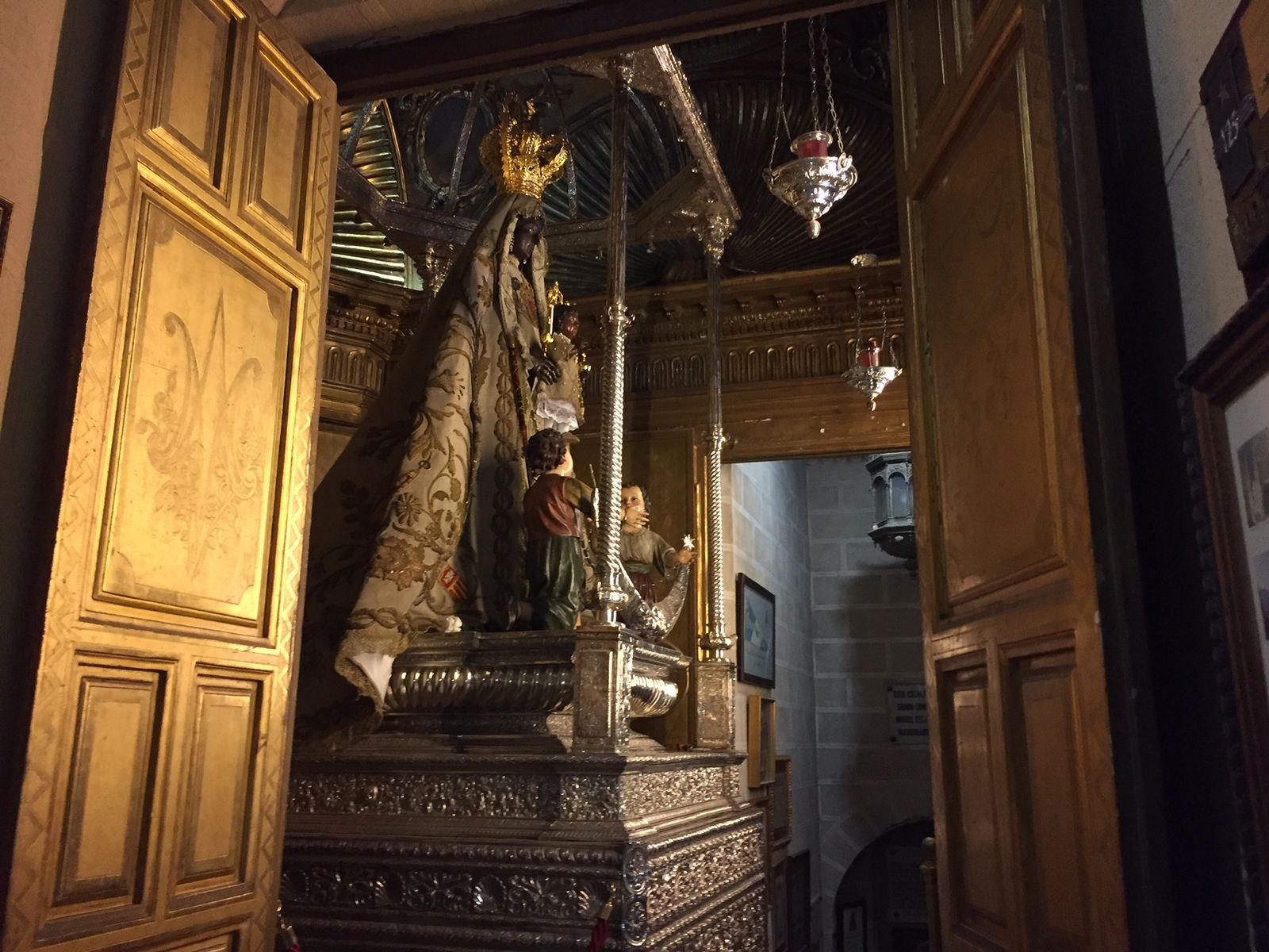 Camarín de la Virgen de la Merced en la basílica.
