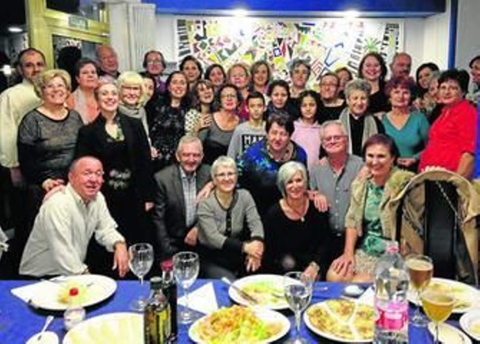 Encuentro navideño de los distintos profesionales. Encuentro navideño de los distintos profesionales.