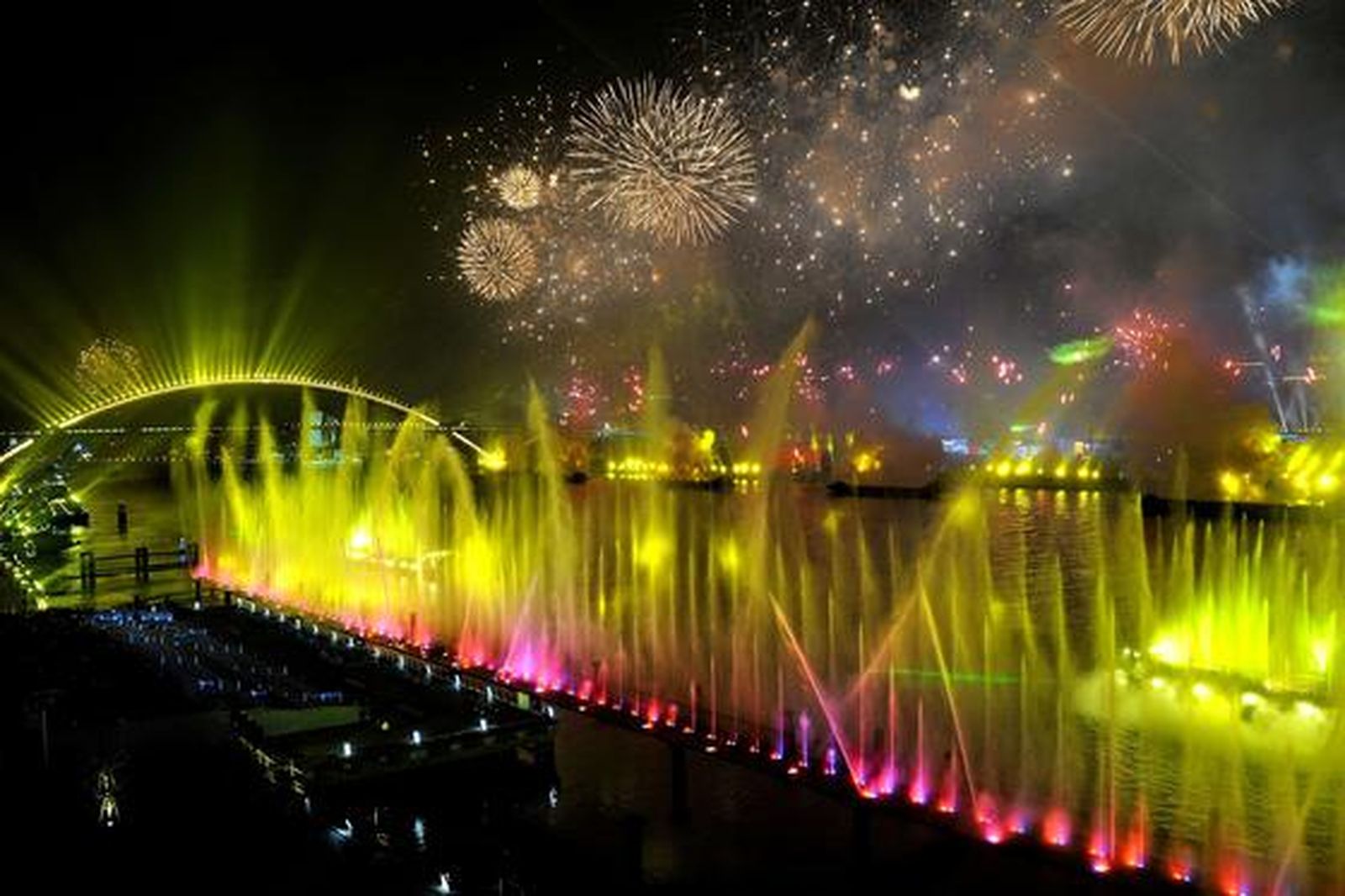 Espectáculo de fuegos artificiales e iluminación.

Foto: Philippe López (AFP Photo)