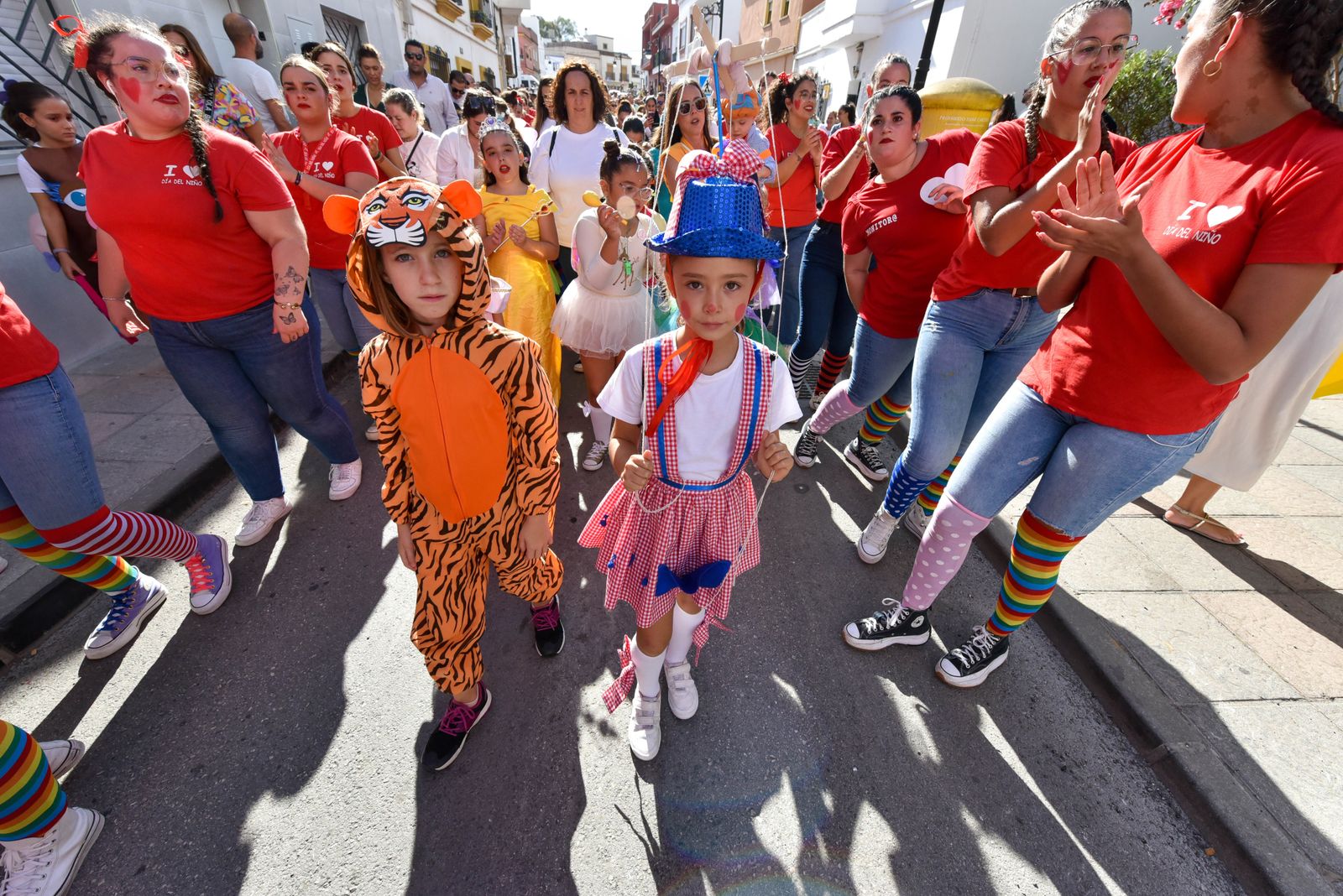 Búscate en las fotos de la cabalgata del Día del Niño en Los Barrios