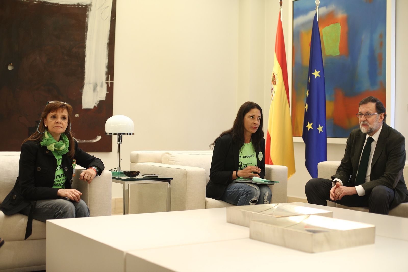 Rajoy se reúne con las camareras de piso