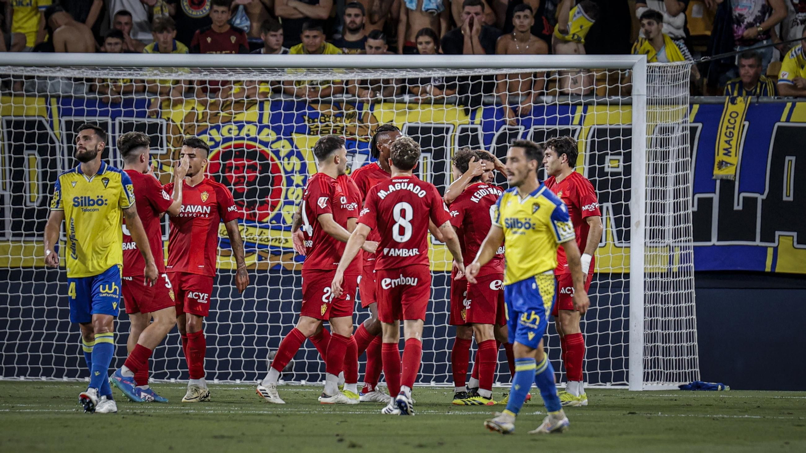 Búscate entre las fotos del partido de fútbol entre Cádiz CF y Real Zaragoza