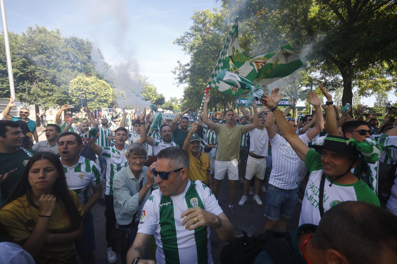 Las mejores fotos de la afición del Córdoba CF en la previa del partido ante el Barcelona Atlètic