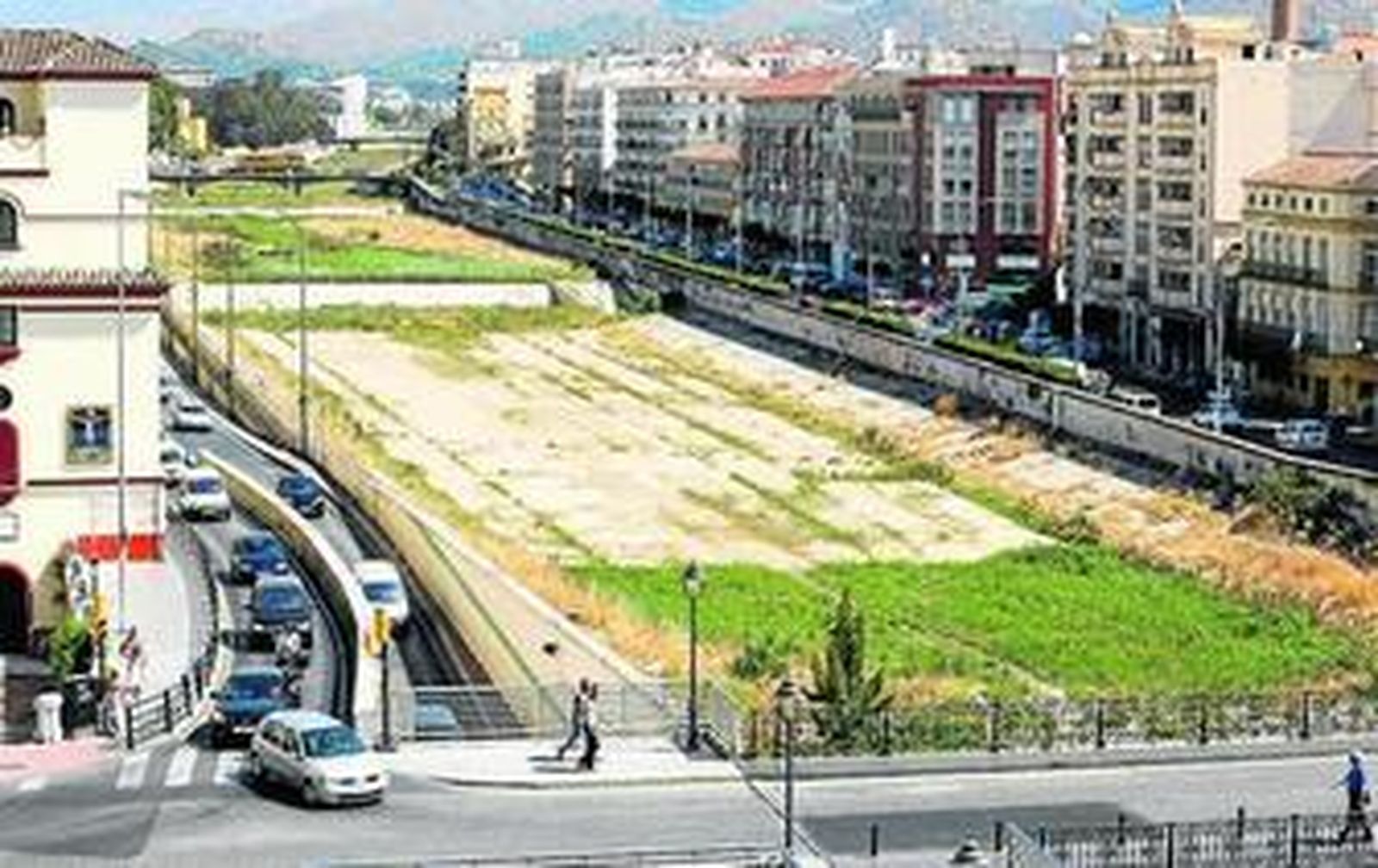 Cauce del río Guadalmedina en su desembocadura.