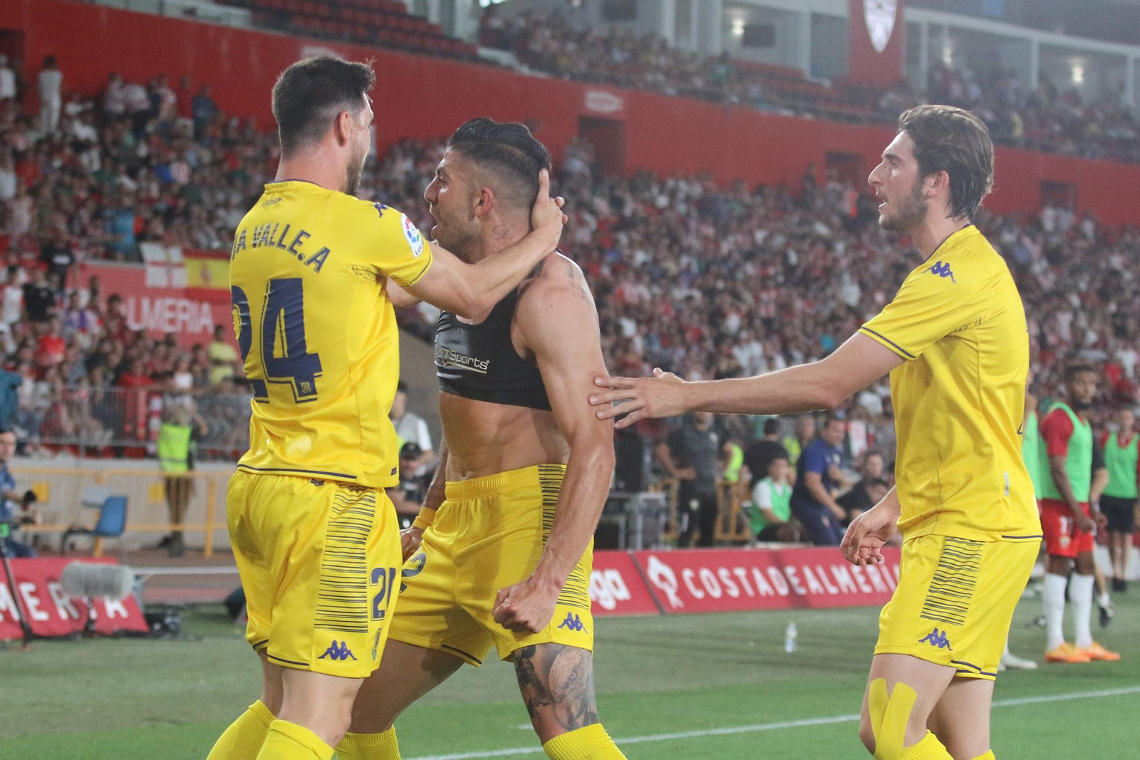 Las imágenes de la decepción de los aficionados del Almería