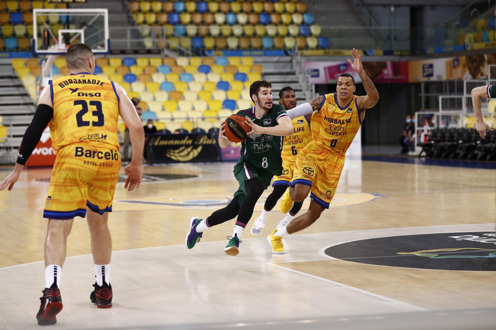 Darío Brizuela penetra.