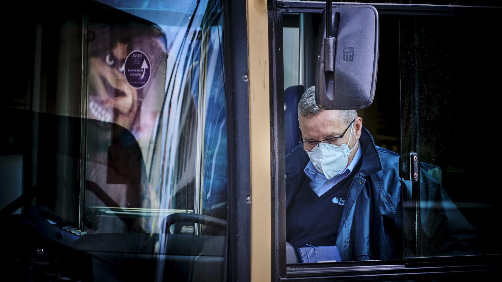 Conductor de la línea 7 esperando viajeros