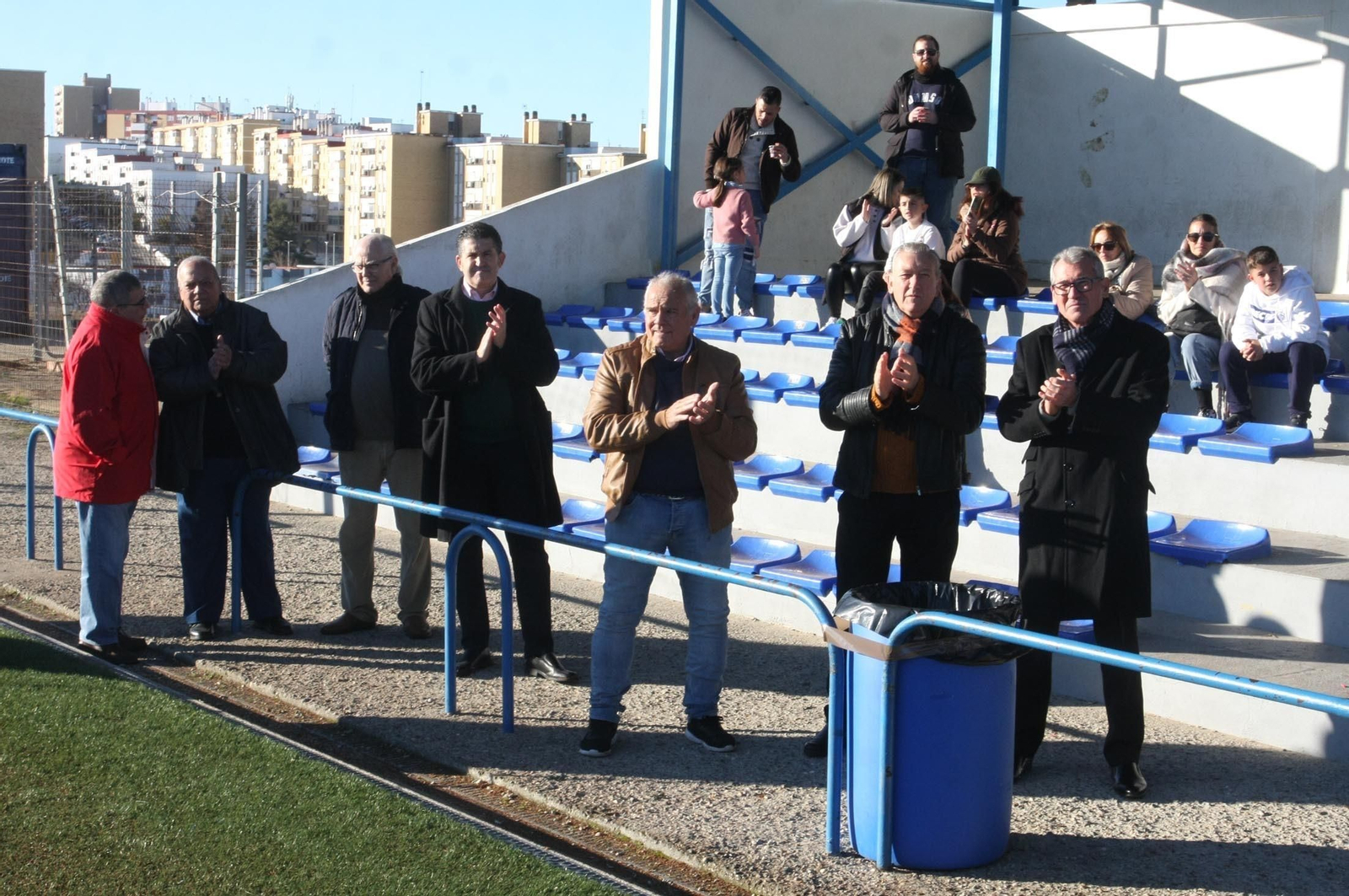 Imágenes del partido homenaje a los árbitros históricos de fútbol de Huelva