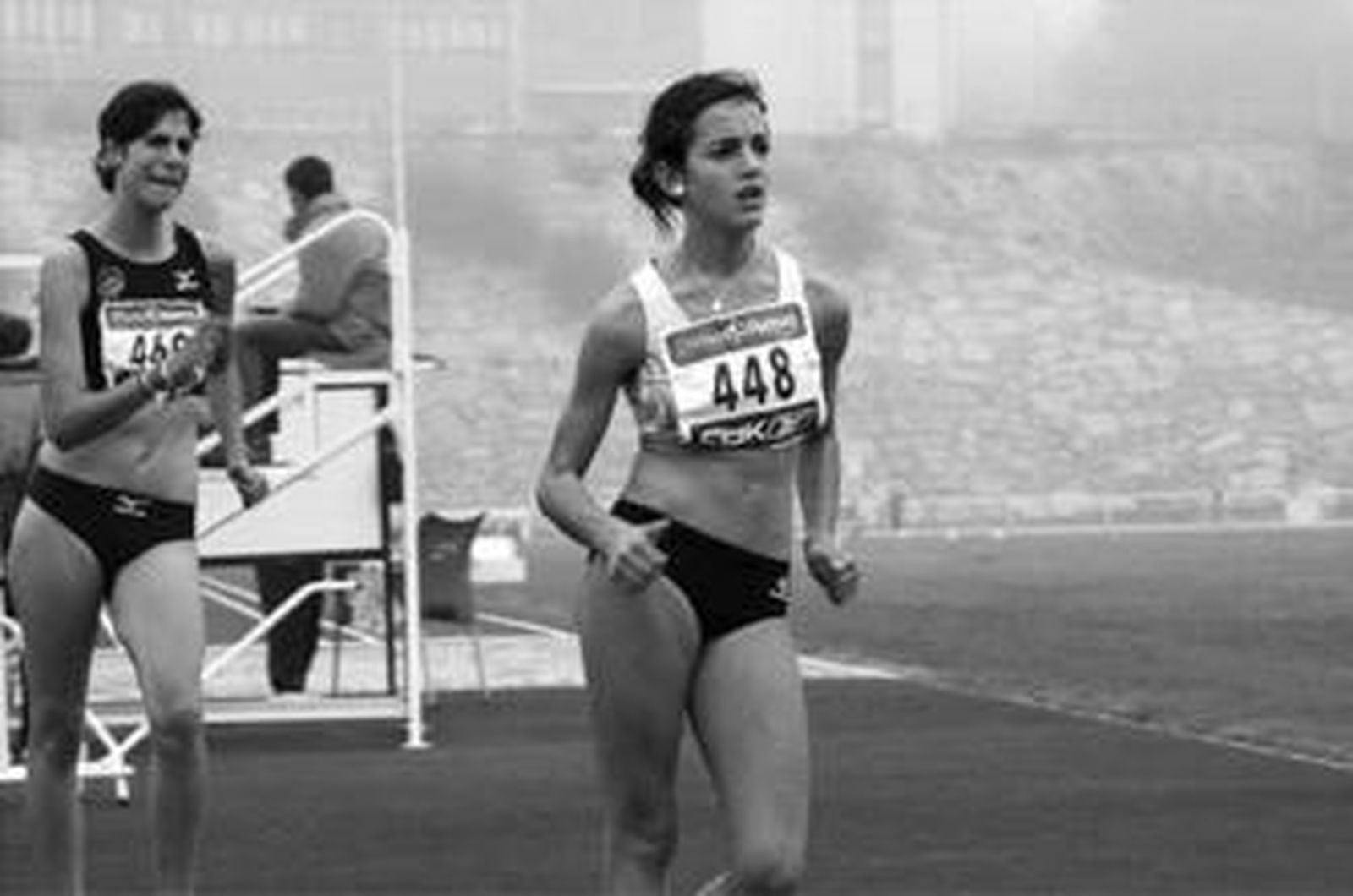 Ángela Olivares (derecha), en un momento de la prueba.