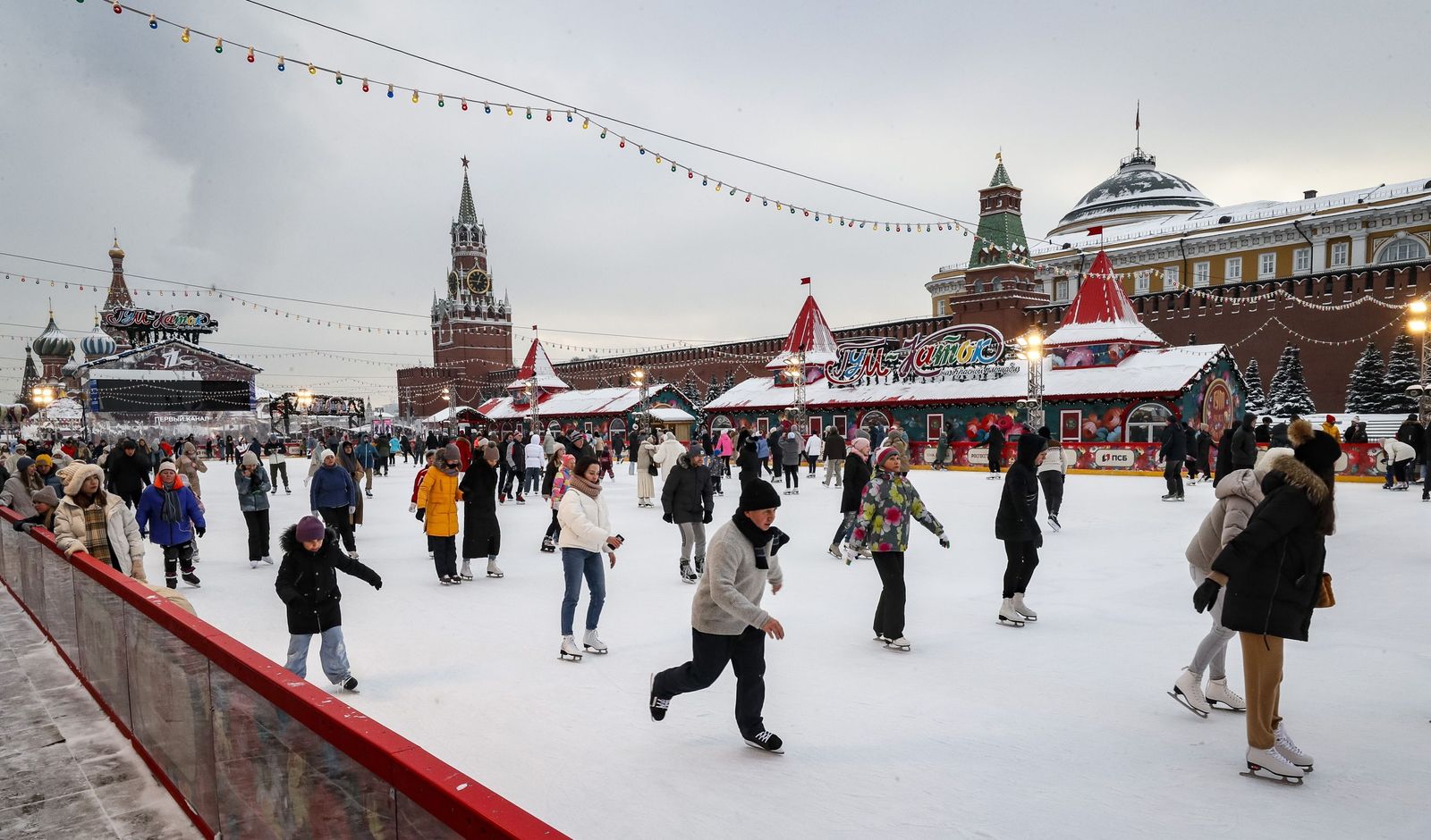 Nieve, Navidad, decoración, hielo y frío en Moscú