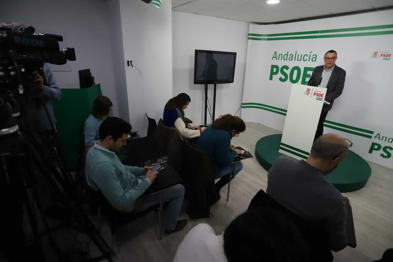 Ignacio Caraballo, durante su comparecencia hoy en la sede provincial del PSOE.