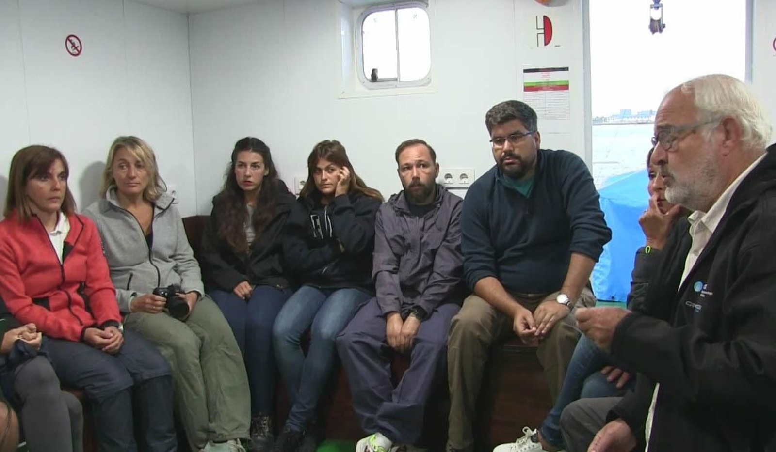 Investigadores a bordo del UCADIZ.