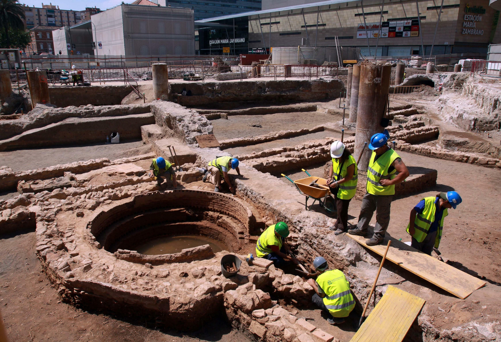 Restos de un complejo alfarero localizado en la Explanada de la Estación en 2010.
