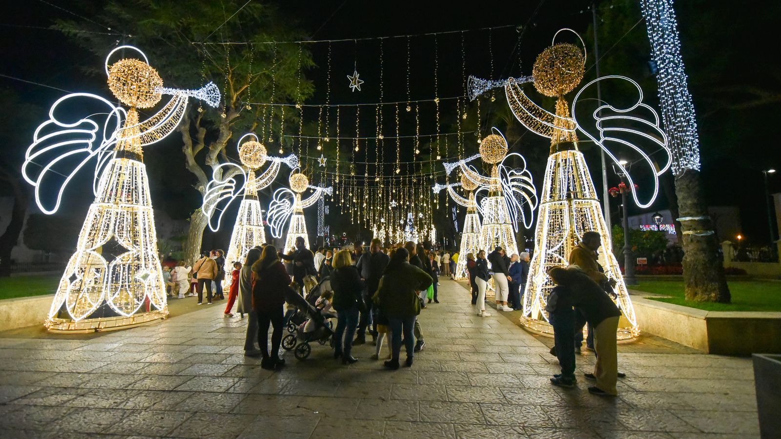El encendido del alumbrado de Navidad de San Roque, en imágenes