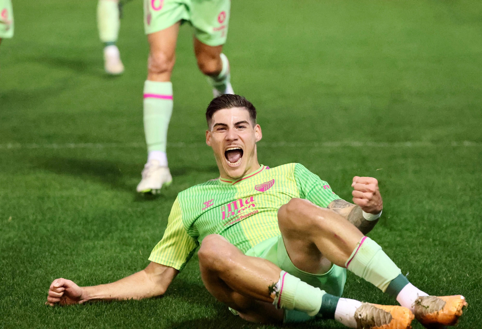 Roberto celebra su gol en Mérida.