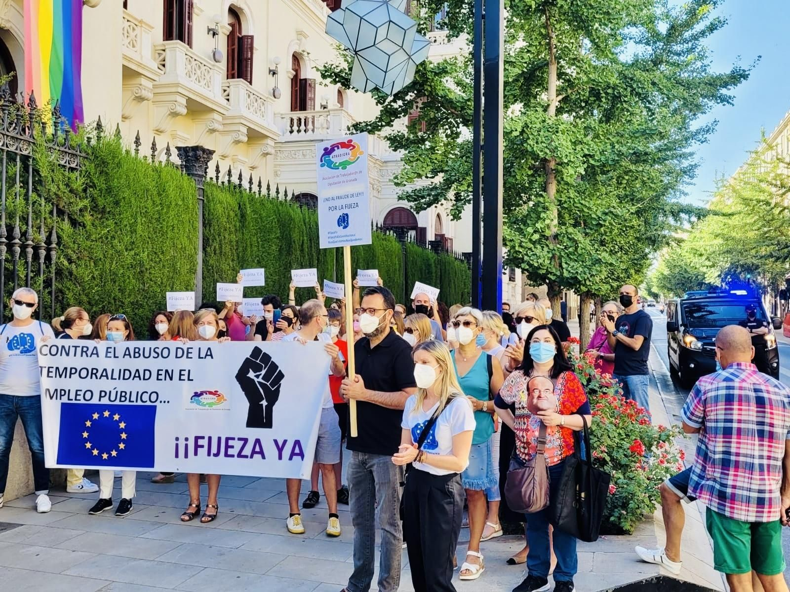 Desconfianza y rechazo de los interinos por el acuerdo del Gobierno para hacer fijos a los que lleven 5 años