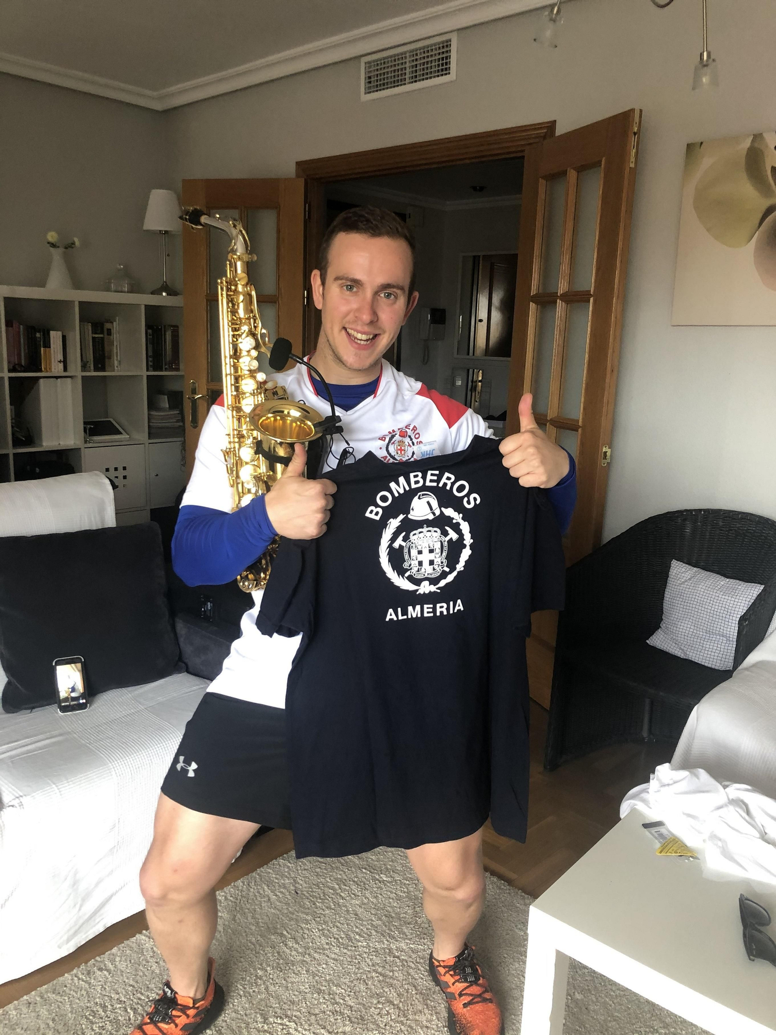 Un saxofón como banda sonora de los días de encierro.