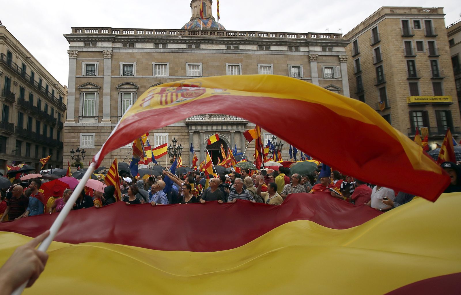 La marcha por la "unidad de España" en Barcelona, en imágenes