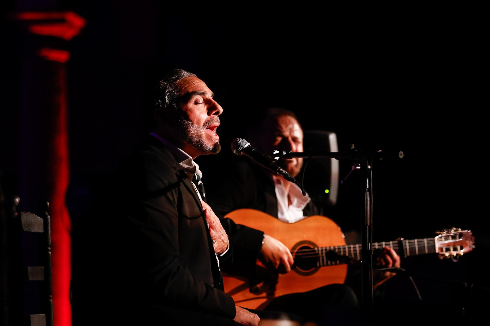 Pedro el Granaíno hace vibrar la Abadía del Sacromonte durante I Bienal de Flamenco de Granada: en imágenes