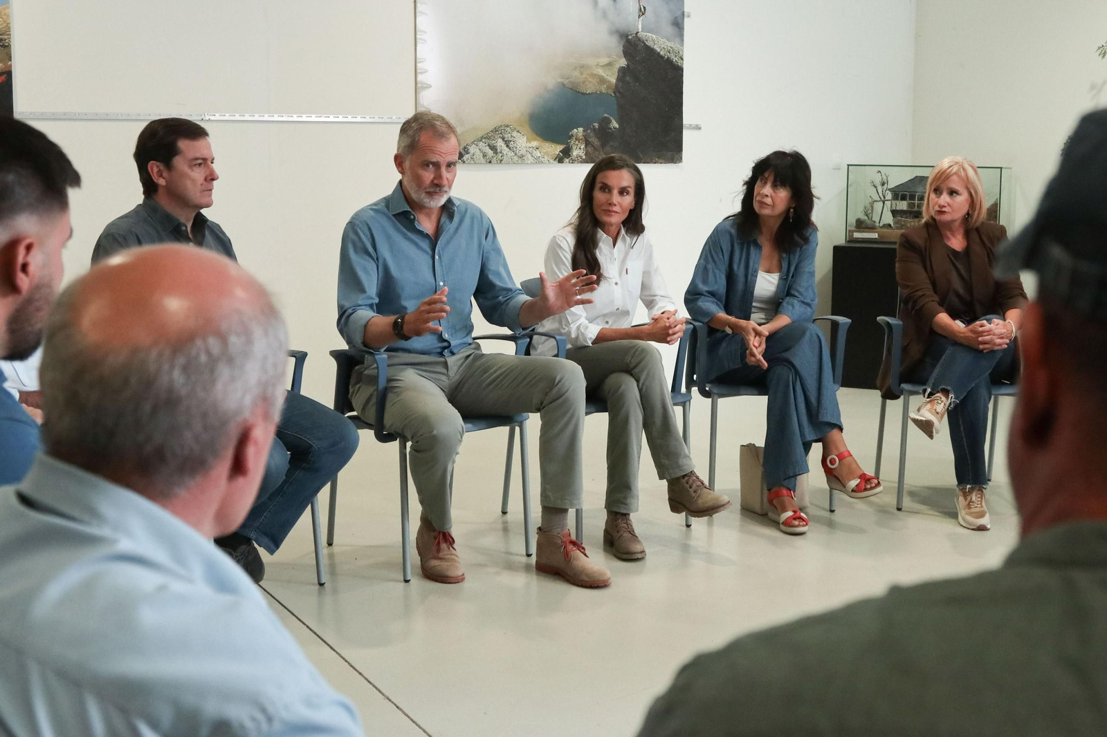 Las fotos de la visita de los Reyes a las zonas afectadas por los incendios en Sanabria y Las Médulas