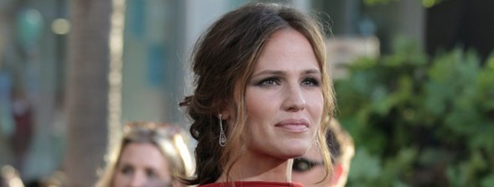 La actriz Dree Hemingway luce una  melena degradada.