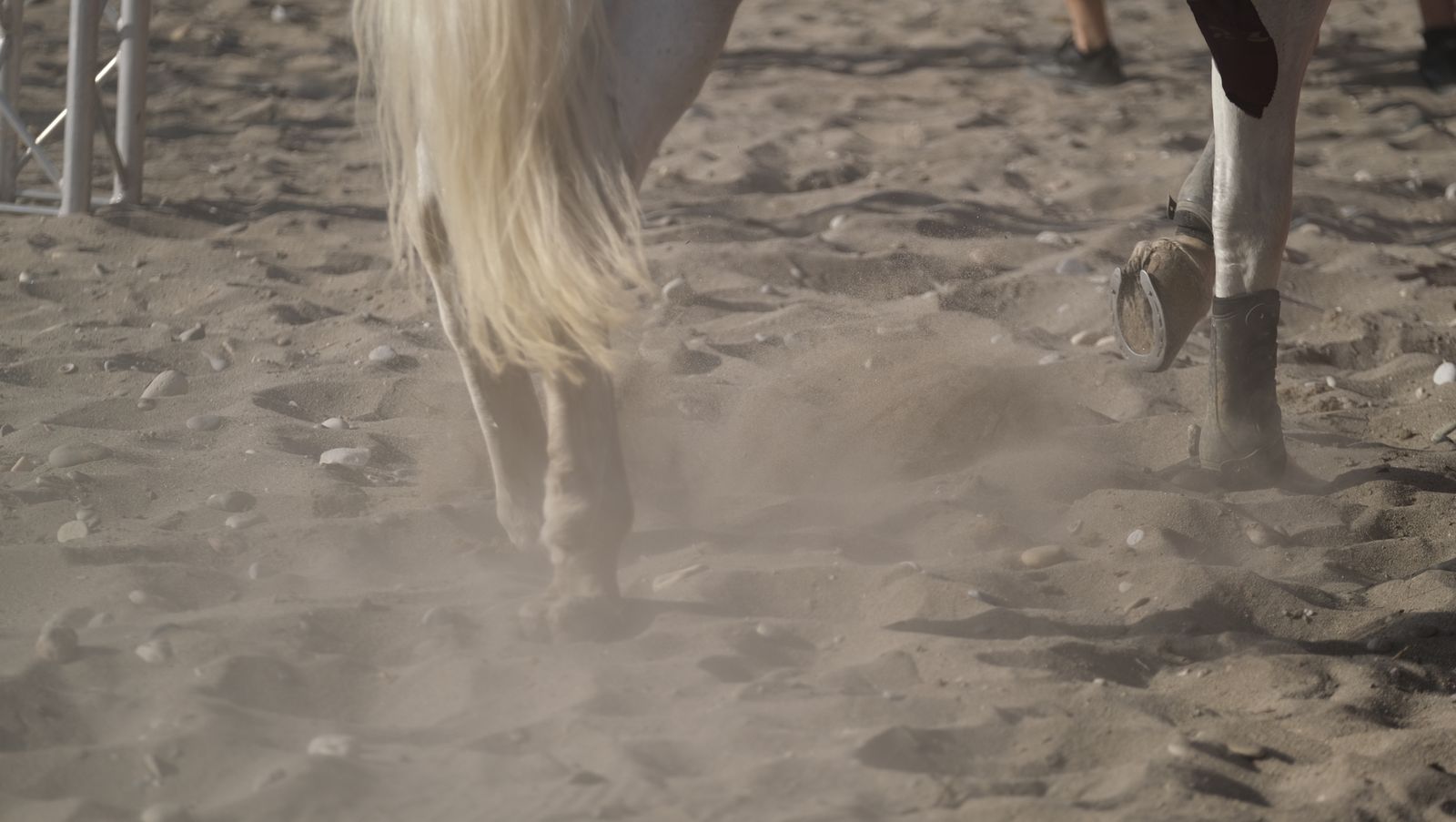 Imágenes de la carrera de cintas a caballo en las Fiestas de Moros y Cristianos de Mojácar