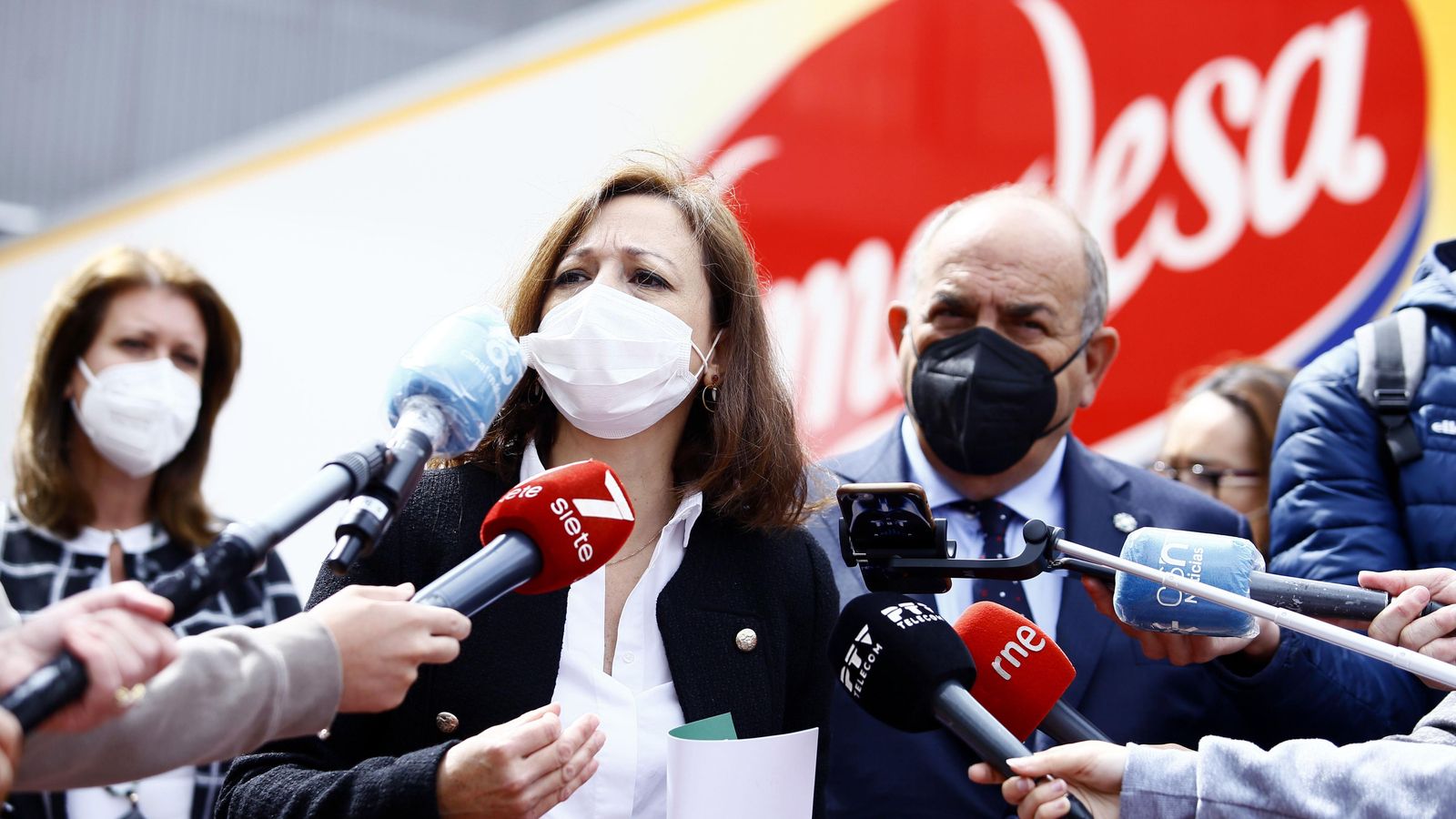 Patricia Navarro, junto al presidente de Famadesa, Federico Beltrán.