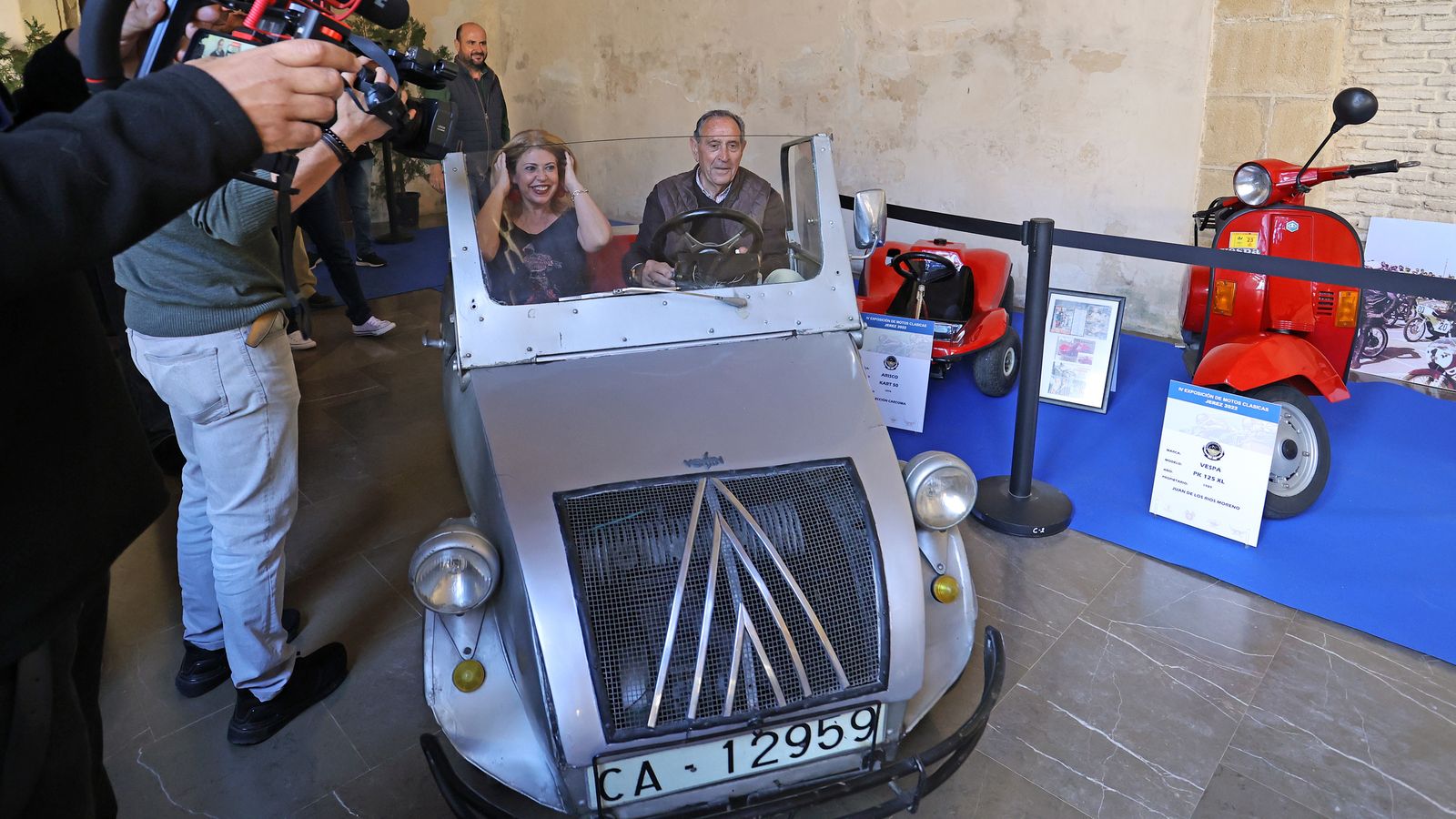 Exposición de motos clásicas en los Claustros