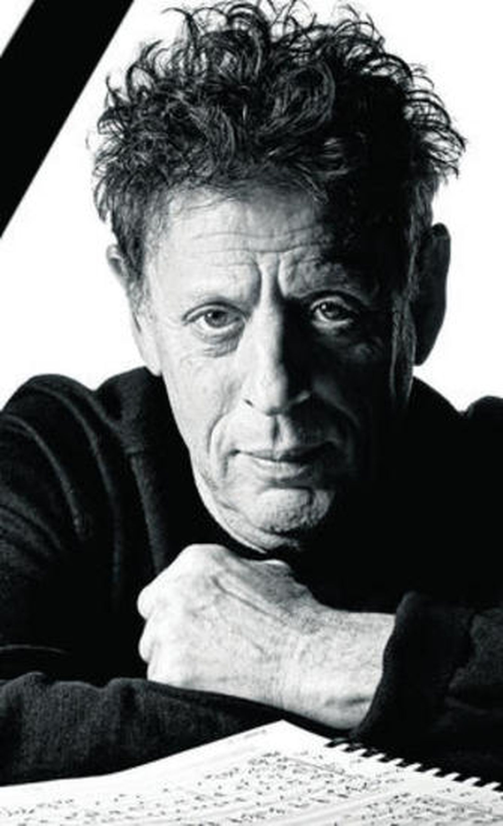 Philip Glass, con sus partituras.
