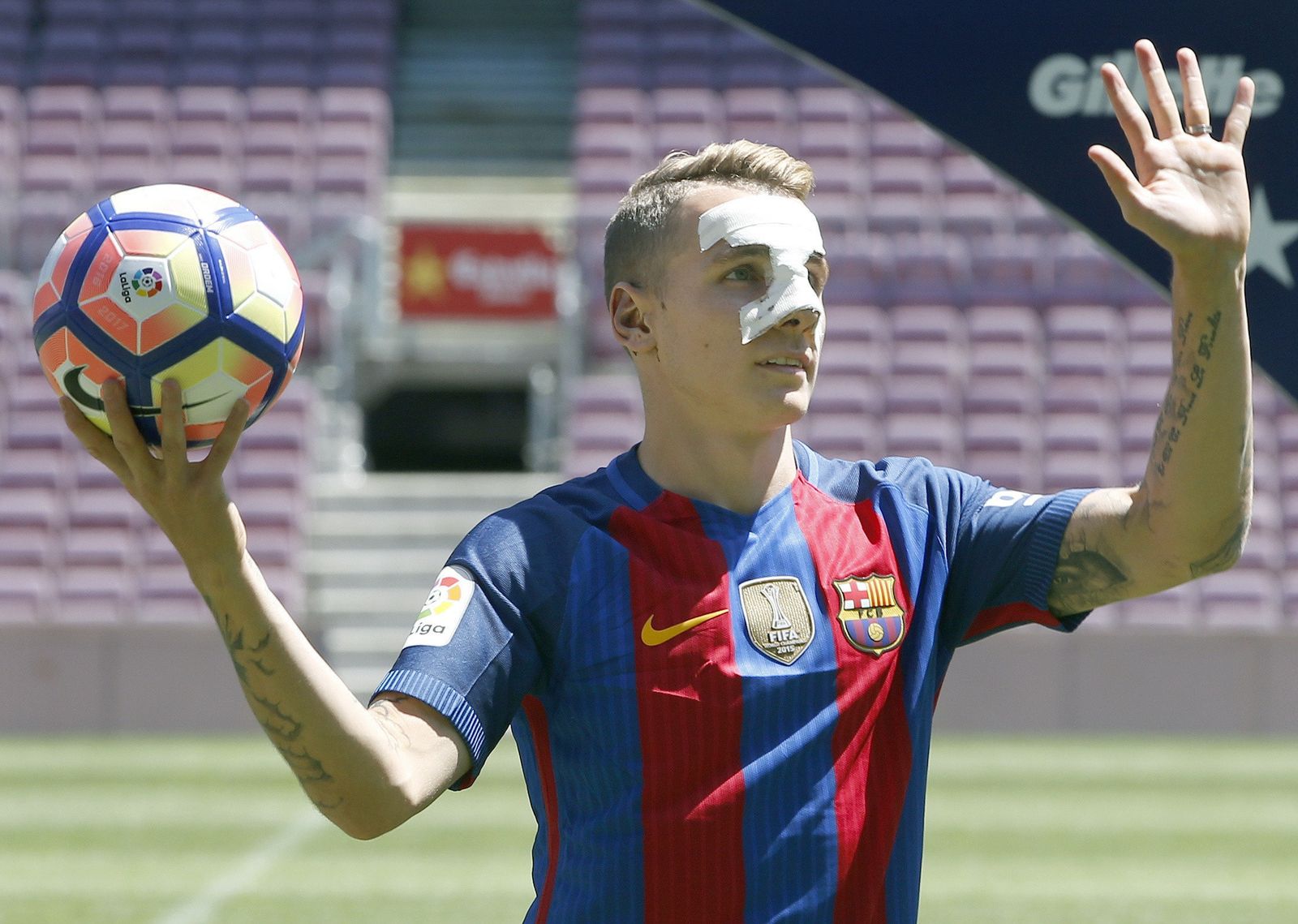 Lucas Digne, en su presentación con el Barcelona.