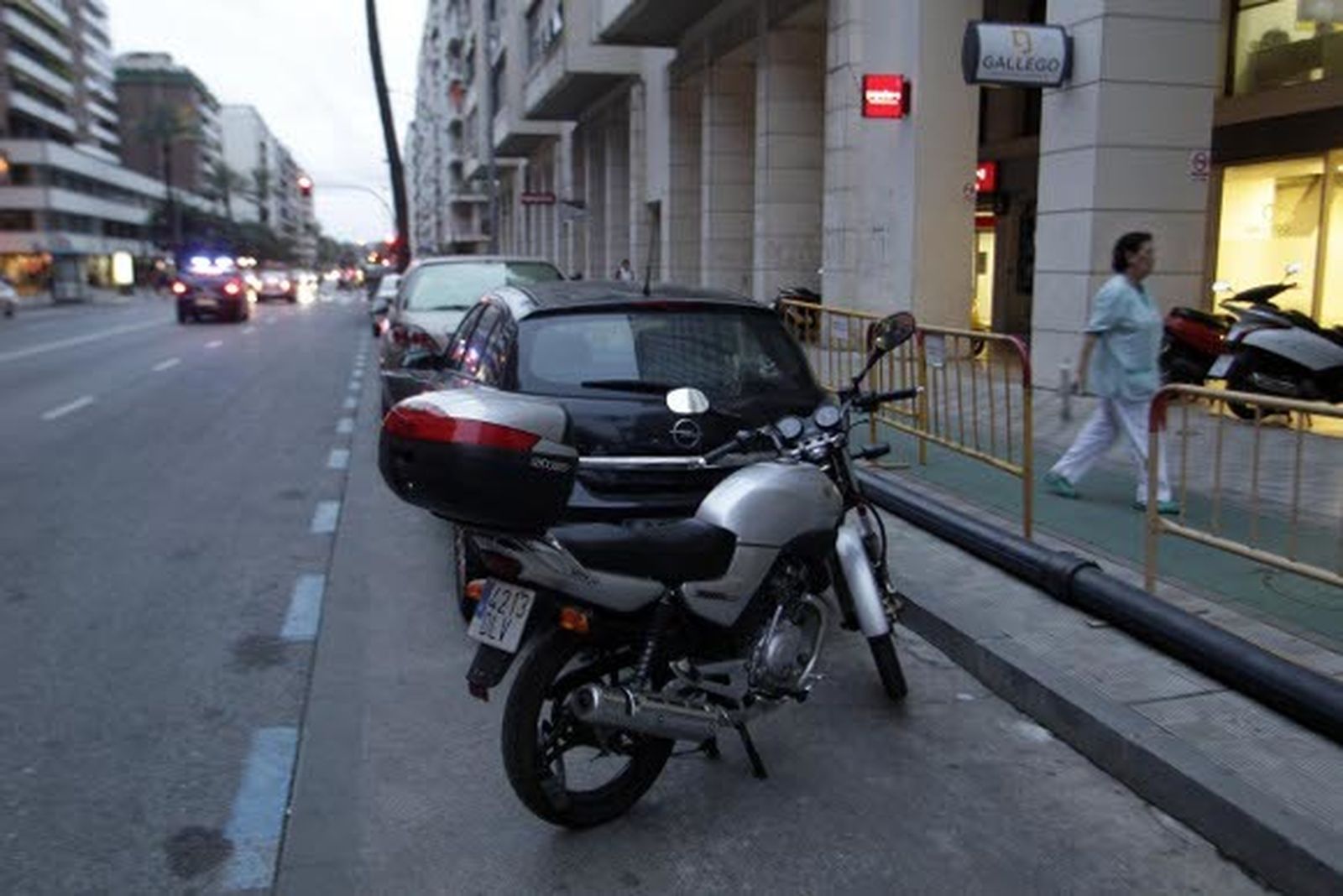 El Ayuntamiento comenzará a multar a las motos que estacionen en la zona azul
