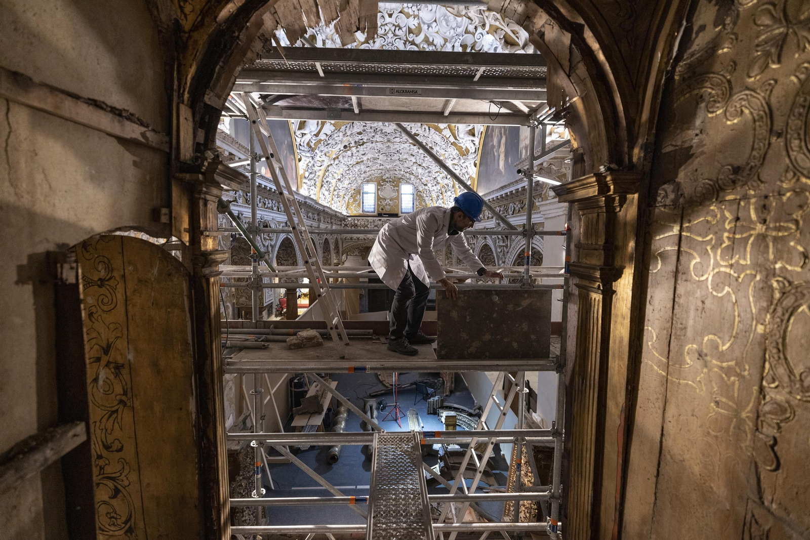 Las fotos de la restauración del retablo mayor de Santa María la Blanca