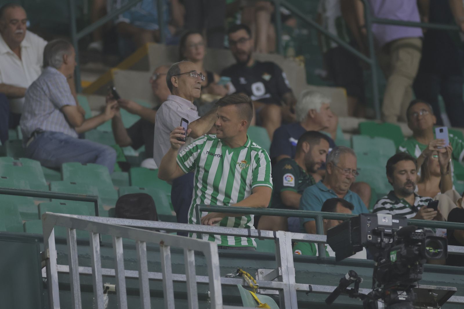 Búscate en las fotos del Betis-Valencia