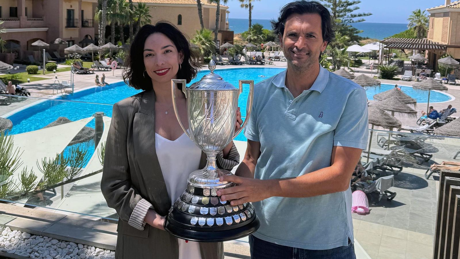 Jenifer González, directora del Barceló Punta Umbría Mar y Pablo Záforas, coordinador de la Copa del Rey de Tenis. Jenifer González, directora del Barceló Punta Umbría Mar y Pablo Záforas, coordinador de la Copa del Rey de Tenis.