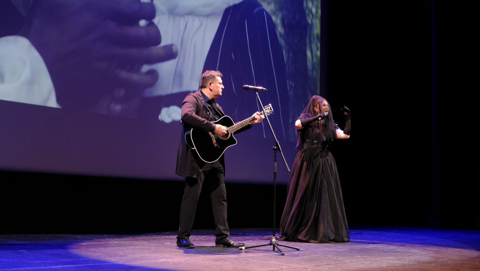 Imágenes del estreno en Almería de la película Licantropía