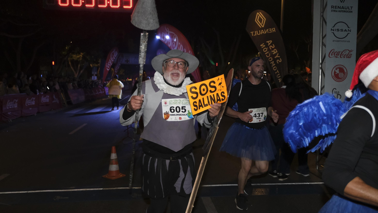 Imágenes de la XIV edición de la San Silvestre de Almería