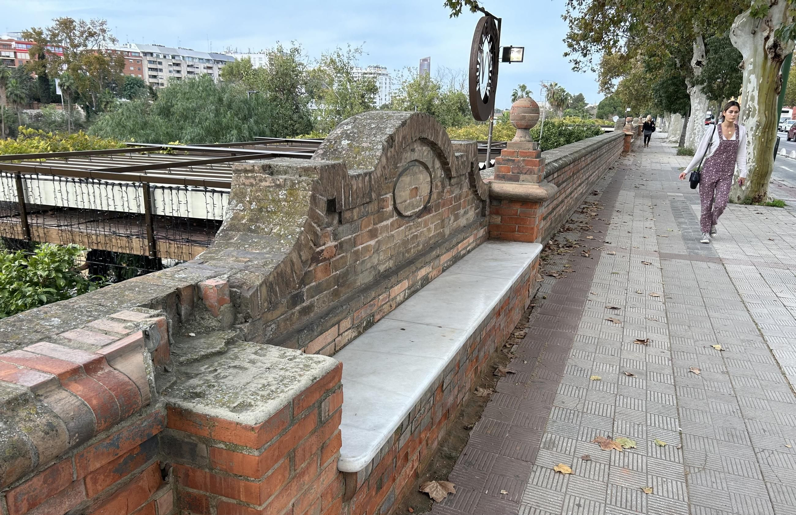 Abandono en los bancos del Paseo de las Delicias