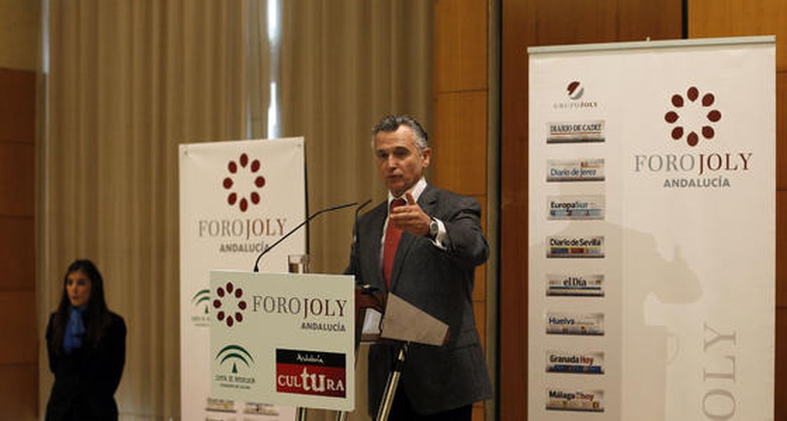 El consejero de Cultura, Paulino Plata, durante su intervención en el Foro Joly Andalucía.

Foto: S. Camacho· Migue Fernandez