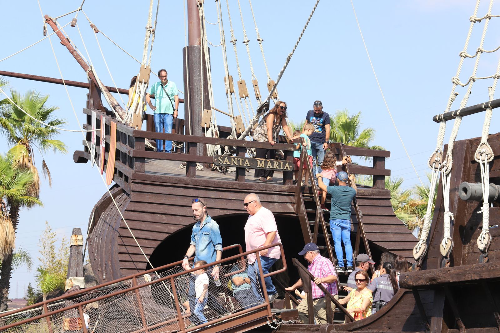Imágenes de la jornada de puertas abiertas en el Muelle de las Carabelas