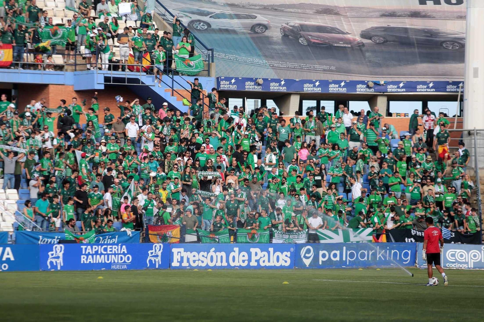 Imágenes del gran ambiente en el Nuevo Colombino en el ascenso del Recre