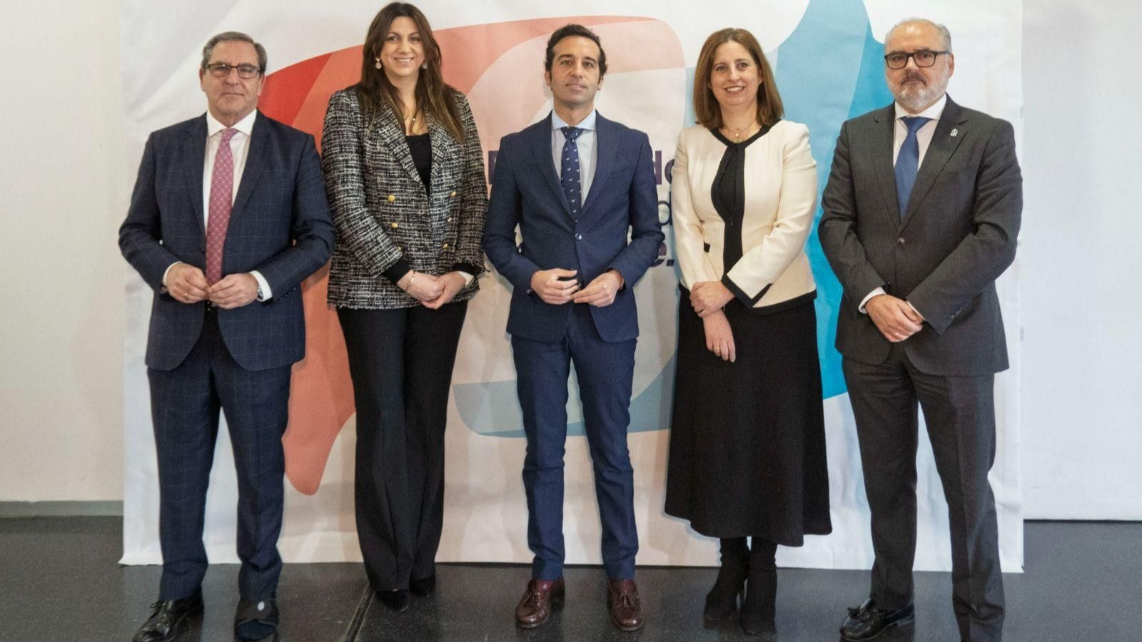 Participantes del foro sobre el nuevo Servicio de Mediación Civil y Mercantil en Granada