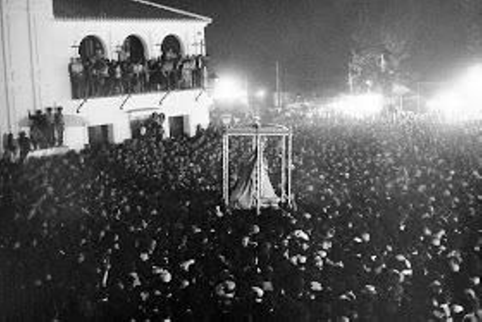 Salto de la reja y procesión en los años 80