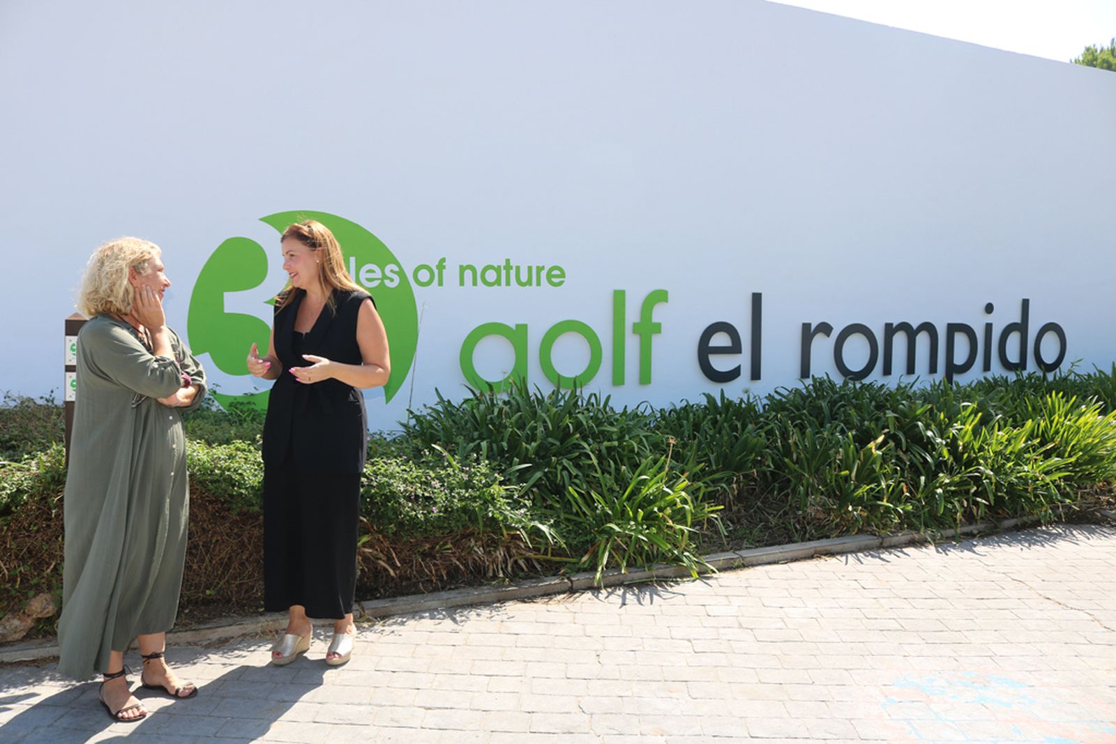 Una de las reuniones que ha mantenido la teniente de alcalde.